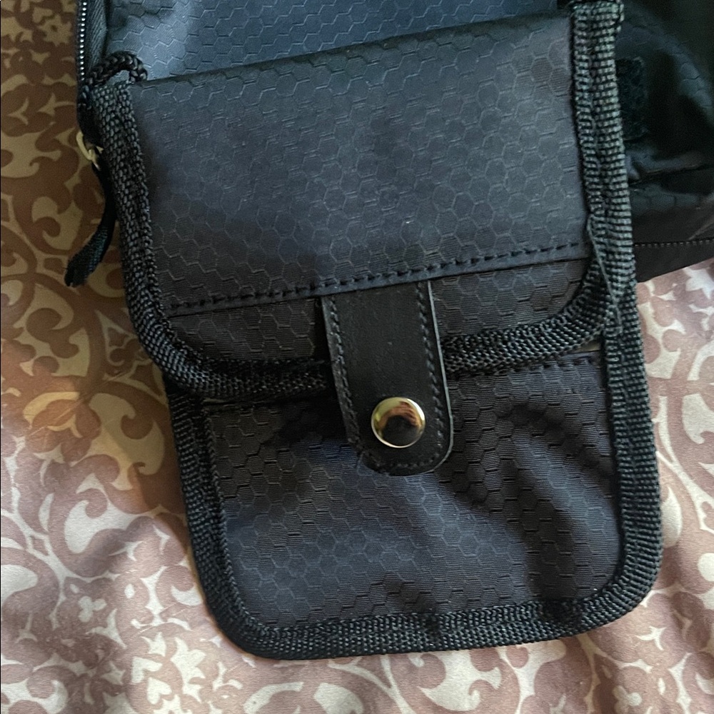 Stylish Black Messenger Bag by Heys - Picture 7 of 12